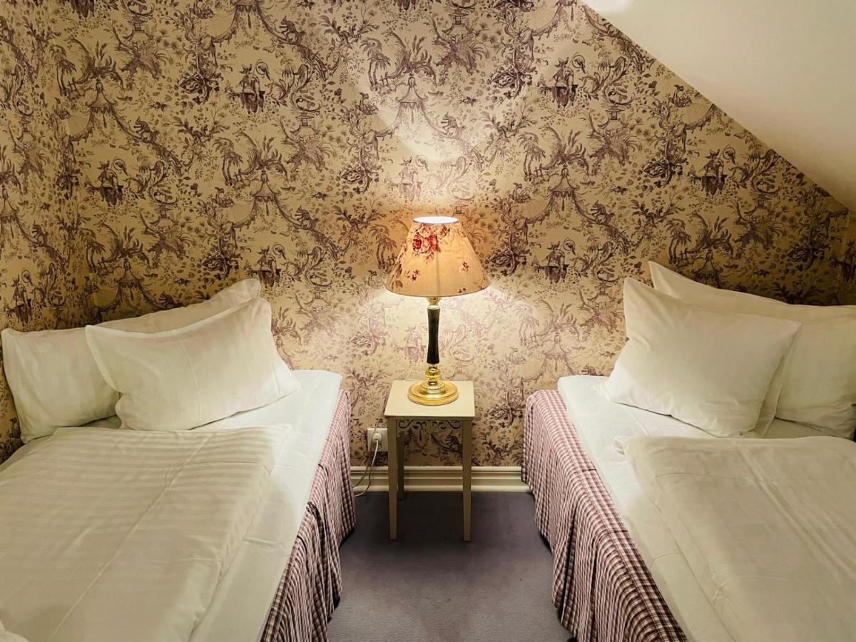 Apertins Hotell Kil Bagian luar foto