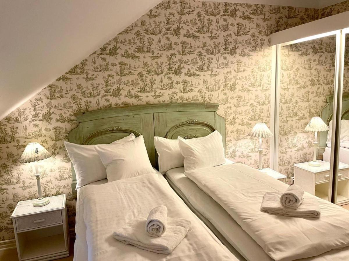 Apertins Hotell Kil Bagian luar foto