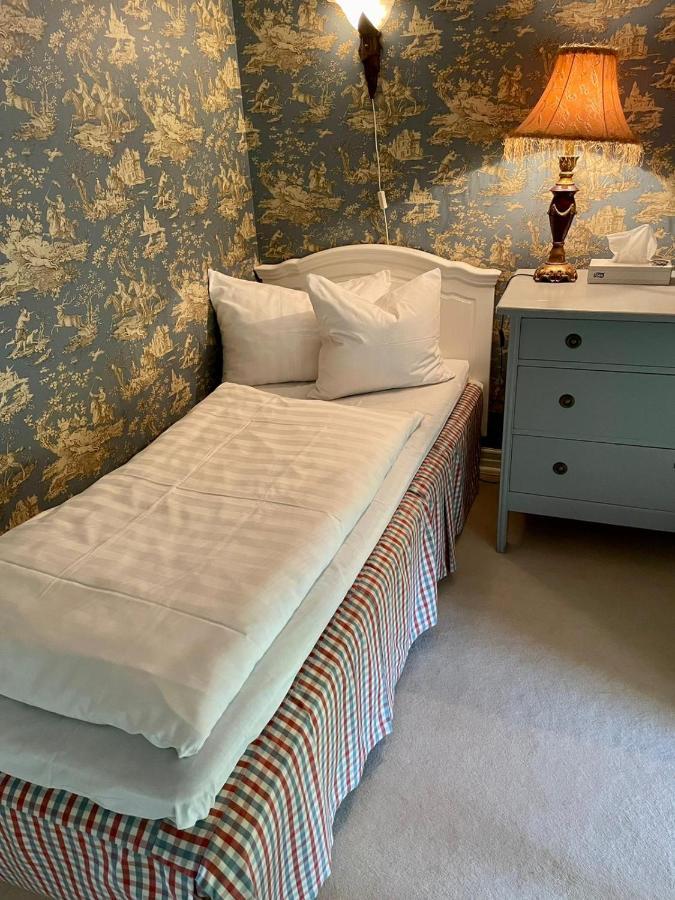 Apertins Hotell Kil Bagian luar foto
