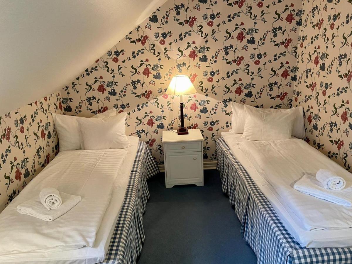 Apertins Hotell Kil Bagian luar foto