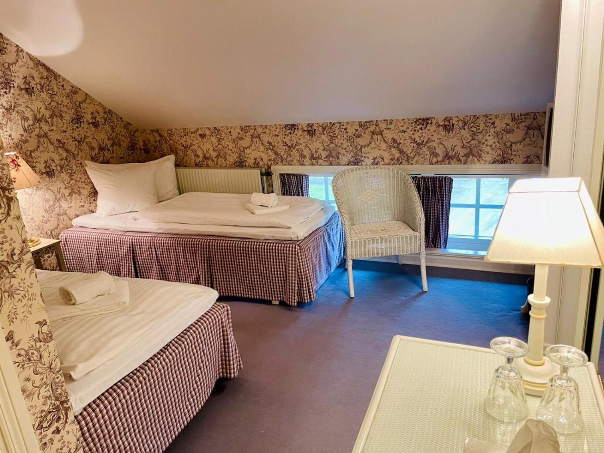 Apertins Hotell Kil Bagian luar foto