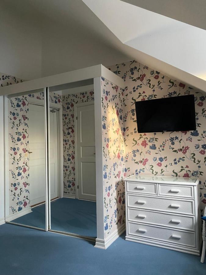 Apertins Hotell Kil Bagian luar foto