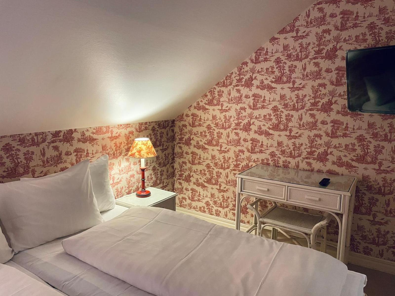 Apertins Hotell Kil Bagian luar foto